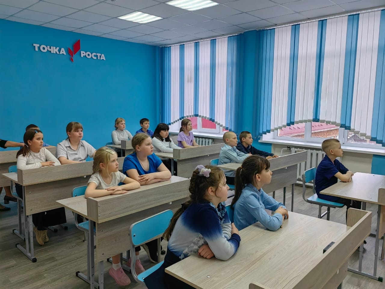 4epaokr-Fd8.jpg
